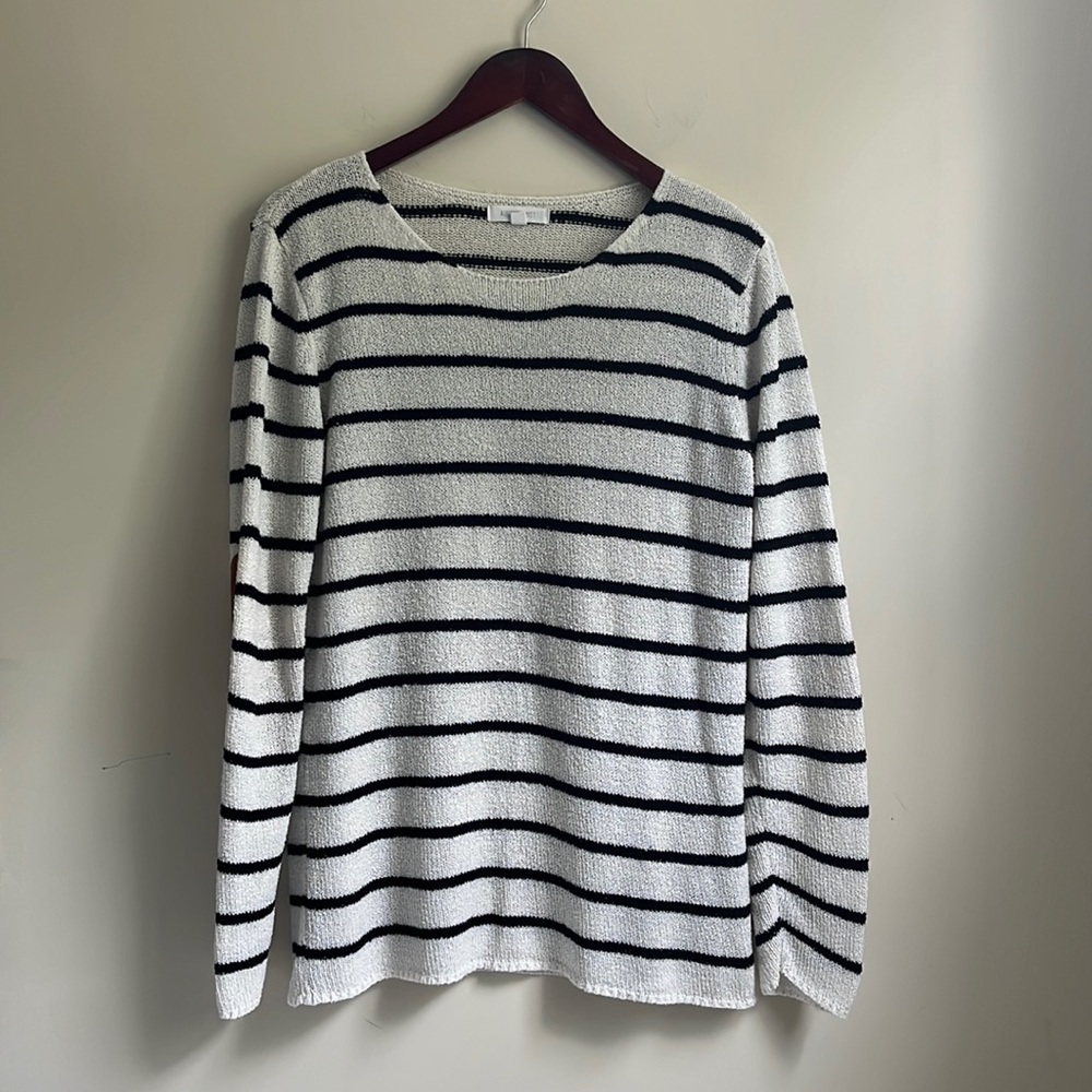 August Mist Women’s Sweater Size Medium